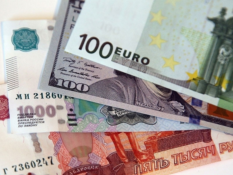 Евро и доллар на торгах 28 июня подорожали, русский руб. упал в цене