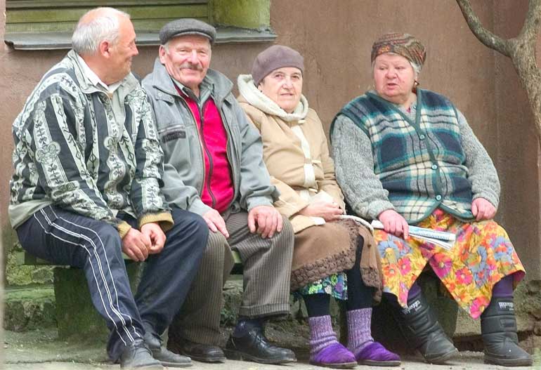 Сегодня почти четверть населения составляют пенсионеры, которые и являются основной группой поддержки нынешней власти. Photo.ByMedia.Net
