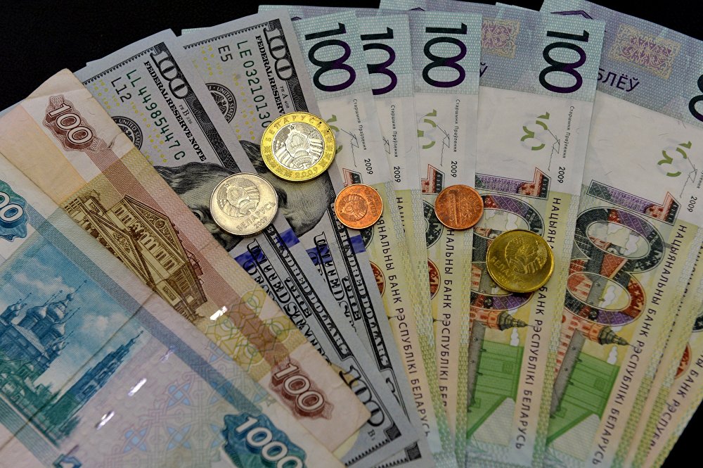 Белорусский рубль подешевел к основным валютам на торгах на БВФБ 26 .